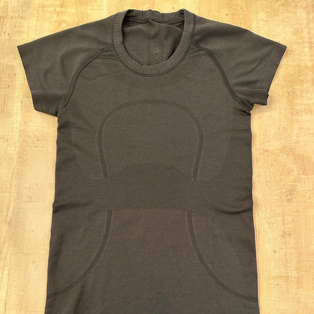 Lululemon Swiftly Tech 1.0/Original version. Gently used.
